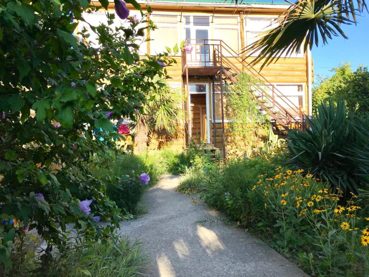 Гостевой Дом "Сария" Alakhadze Exterior photo